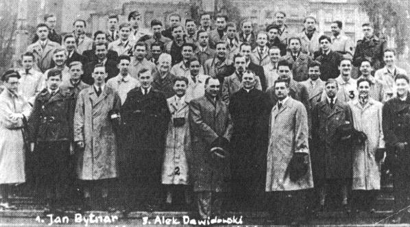  Przedmaturalna pielgrzymka klasy Rudego, Alka i Zośki na Jasną Górę w maju 1939 r.  