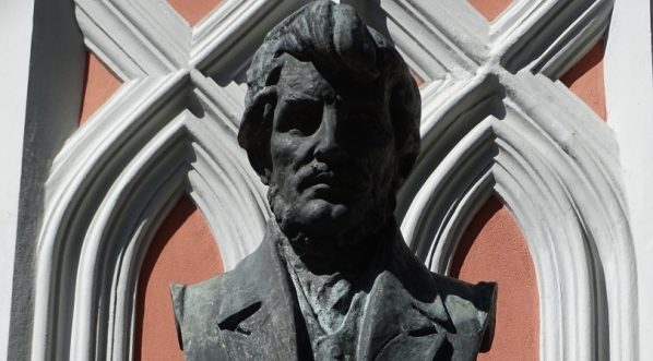  Popiersie Lelewela z jego pomnika grobowego na cmentarzu Na Rossie w Wilnie.  