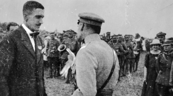  Dekoracja oficerów 30 Dywizji Piechoty, weteranów byłej Brygady Syberyjskiej w drugą rocznicę powrotu do Polski 16.07.1922 r.  