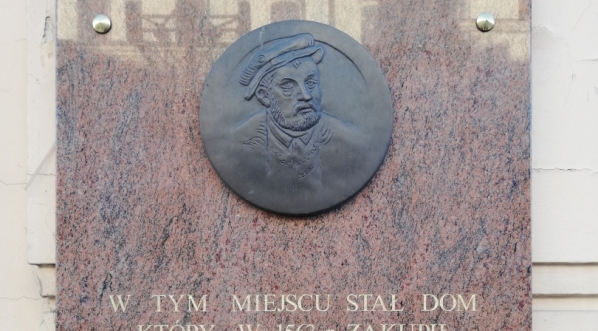  Tabica pamiątkowa w Lublinie, w miejscu domu Mikołaja Reya (Reja).  