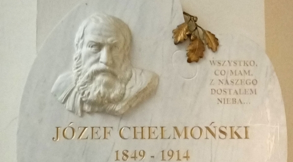  Tablica upamiętniająca Józefa Chełmońskiego w kościele Świętego Krzyża w Warszawie.  