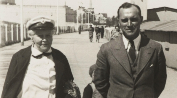  Lucyna Kotarbińska w towarzystwie niezidentyfikowanego mężczyzny.  