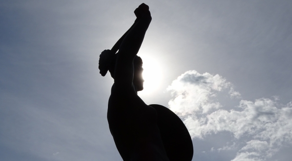  Pomnik Syreny na Rynku Starego Miasta w Warszawie.  