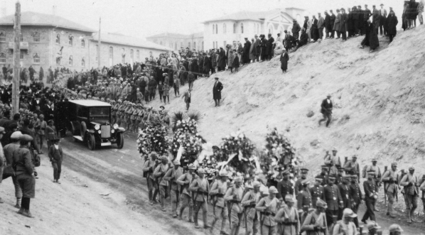  Pogrzeb posła nadzwyczajnego i ministra pełnomocnego Polski w Turcji Józefa Wierusz-Kowalskiego w 1927 roku.  