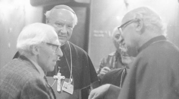  Kongres Intelektualistów w Obronie Pokojowej Przyszłości Świata w Hotelu Victoria w Warszawie w styczniu 1986 r.  