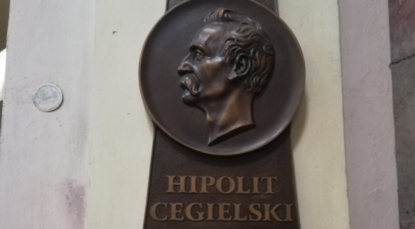  Tablica ku czci Hipolita Cegielskiego w Bazylice w Trzemesznie.  