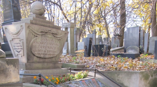  Grób Ludwika Zamenhofa na Cmentarzu Żydowskim przy ul. Okopowej w Warszawie.  