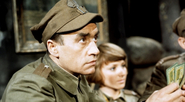  Scena z serialu "Czterej pancerni i pies" (odc. Tiergarten) z 1970 r.  