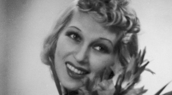  Ina Benita w przedstawieniu "Odrobina miłości" w Teatrze Malickiej w Warszawie w 1938 roku.  