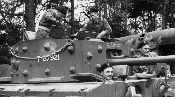  Ćwiczenia 1 Dywizji Pancernej w lipcu 1944 r.  