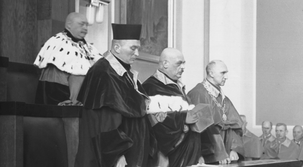  Uroczystość poświęcenia gmachu Akademii Górniczej w Krakowie w grudniu 1935 roku.  