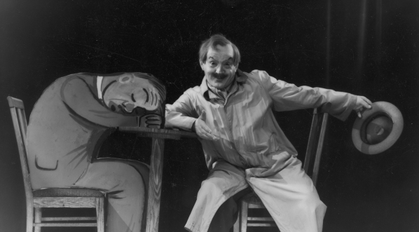  Rewia "Pod parasolem" w kabarecie "Małe Qui Pro Quo" w Warszawie w lutym 1939 r.  