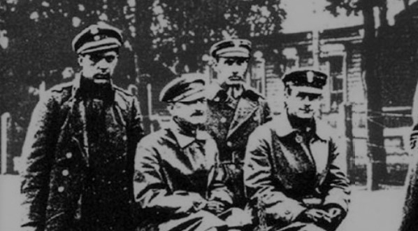  Grupa oficerów na froncie wojny polsko-bolszewickiej na Polesiu w 1919 r.  