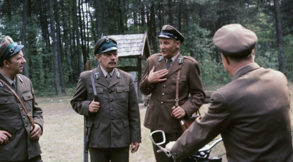  Scena z filmu Stanisława Lotha "Dziewczyna i chłopak" z 1980 r.  