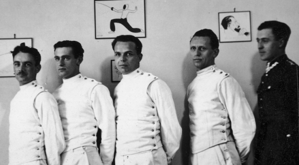  Szermierze z klubu sportowego Warszawianka na drużynowe mistrzostwa Polski w szermierce, Warszawa, grudzień 1934 r.  