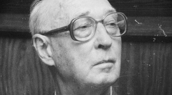  Pisarz Czesław Centkiewicz z Krzyżem Komandorskim z Gwiazdą Orderu Odrodzenia Polski.  