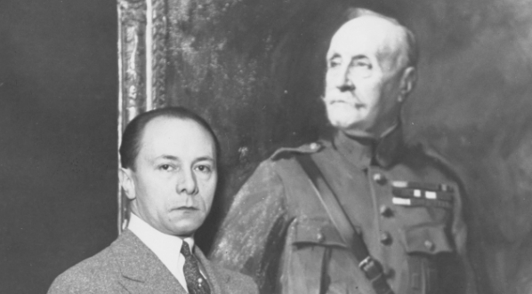  Artysta malarz Tadeusz Styka obok swojej pracy na wystawie w Chicago.  