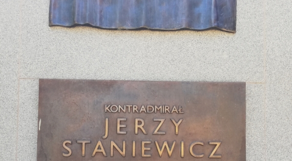  Grób kontradmirała Jerzego Staniewicza na Cmentarzu Marynarki Wojennej w Gdyni-Oksywiu.  