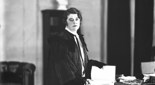  Halina Starska jako Koleta Bolbec w przedstawieniu "Mecenas Bolbec i jego mąż" w Teatrze im. Juliusza Słowackiego w Krakowie w lutym 1927 roku.  