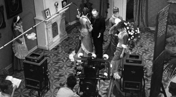  Realizacja filmu "Godzina pąsowej róży" w 1963 roku.  