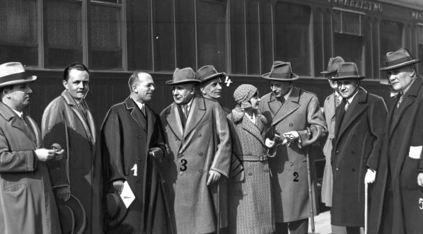  Powitanie na dworcu w Warszawie dziennikarzy czechosłowackich przybyłych na zebranie międzysłowiańskiego komitetu porozumienia literackiego w kwietniu 1931 roku.  