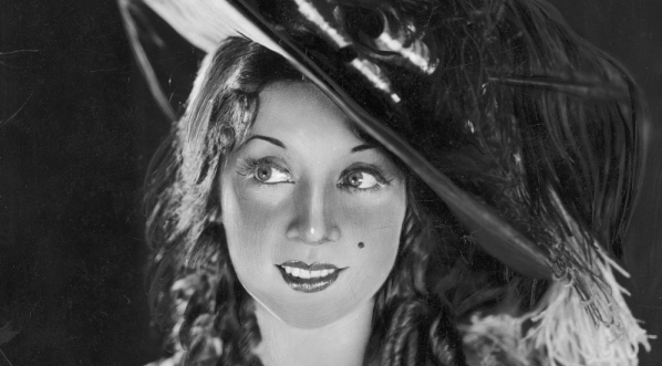  Janina Romanówna w przedstawieniu "Cyrano de Bergerac" w Teatrze Polskim w Warszawie w 1932 r.  