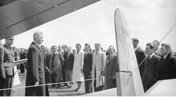  Uroczyste przekazanie szybowców Aeroklubowi Krakowskiemu w maju 1937 r.  