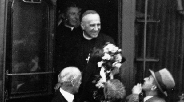  Wyjazd biskupa pomocniczego pińskiego Karola Niemiry z Warszawy w celu objęcia diecezji 13.08.1933 r.  