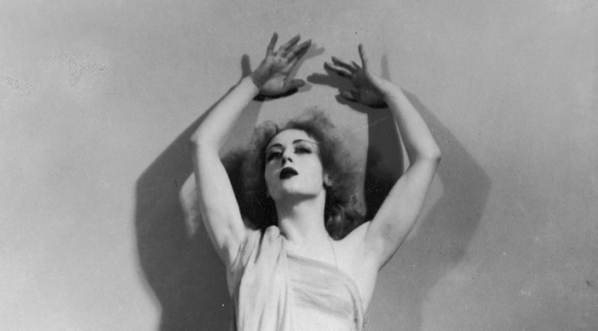  Tancerka Malina Michalska, jako zjawa w "Nocy Walpurgi".  