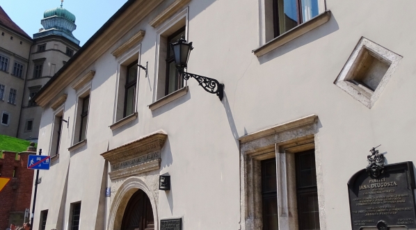  Dom Jana Długosza w Krakowie z widoczną tablicą upamiętniającą sławnego badacza dziejów Polski.  