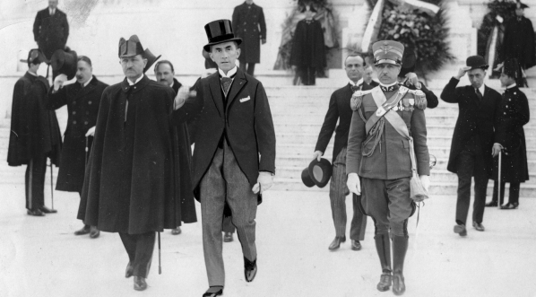  Złożenie wieńca na Grobie Nieznanego Żołnierza przez posła i ministra pełnomocnego RP we Włoszech Romana Knolla  w lutym 1927 r.  