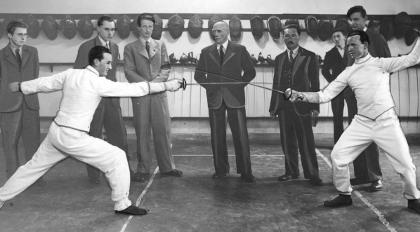  Uczestnicy międzyszkolnych zawodów szermierczych w Krakowie w maju 1935 r.  