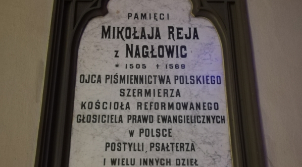  Tablica ku czci Mikołaja Reya w kościele ewangelicko-reformowanym w Warszawie.  