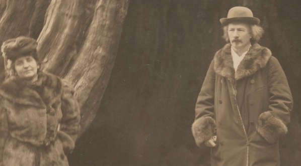  Ignacy Jan i Helena Paderewscy przy Hollow Tree w Stanley Park koło Vancouver  