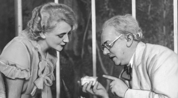 Zofia Niwińska i Bolesław Szczurkiewicz w przedstawieniu "Dzika pszczoła" Ludwika Hieronima Morstina w Teatrze Polskim w Poznaniu w 1932 r.  