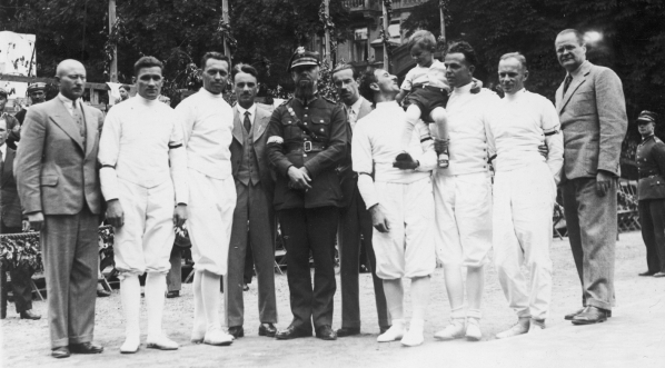  Członkowie polskiej ekipy na Szermiercze Mistrzostwa Europy w Warszawie w czerwcu 1934 r.  