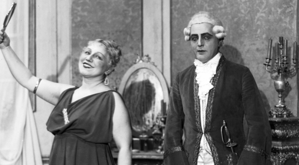  Aniela Szlemińska i Adam Dobosz w przedstawieniu operowym "Mignon" w Teatrze im. Juliusza Słowackiego w Krakowie w grudniu 1934 r.  