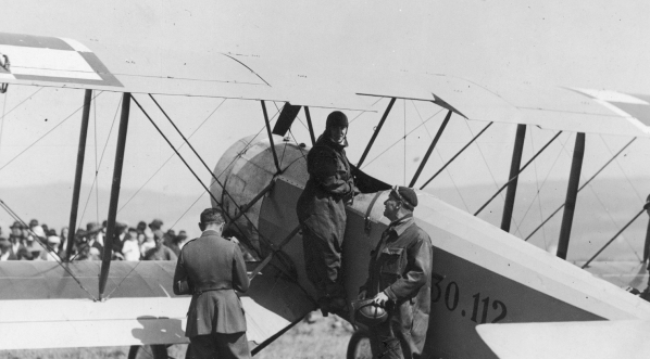  Uroczystość otwarcia lotniska w Nowym Targu w sierpniu 1930 roku.  
