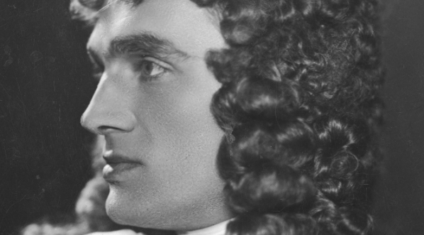  Leopold Skwierczyński w przedstawieniu „Szklanka wody” Eugeniusza Scribe'a w Teatrze im. Juliusza Słowackiego w Łucku.  