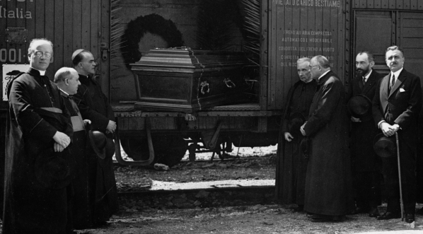  Sprowadzenie do Polski zwłok kardynała Mieczysława Halki-Ledóchowskiego w 1927 r.  