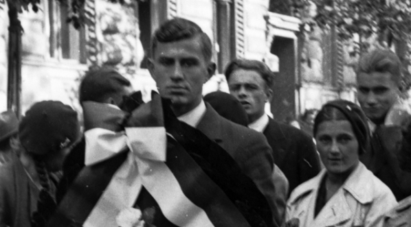  Uroczystości pogrzebowe prezesa klubu sportowego Cracovia Edwarda Cetnarowskiego w Krakowie we wrześniu 1933 r.  