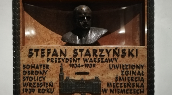  Epitafium Stefana Starzyńskiego, Prezydenta Warszawy, w Archikatedrze Św. Jana w Warszawie.  
