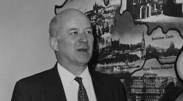  Jan Nowak-Jeziorański, dyrektor Rozgłośni Polskiej Radia Wolna Europa.  