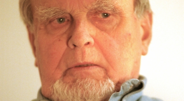  Czesław Miłosz, polski poeta i prozaik, laureat nagrody Nobla w dziedzinie literatury.  