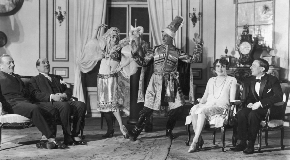  Przedstawienie „Święty gaj” Gastona Armanda de Caillaveta i Roberta de Flersa w Teatrze Polskim w Warszawie w lutym 1927 roku.  