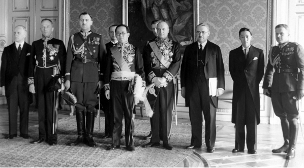  Złożenie listów uwierzytelniających prezydentowi RP Ignacemu Mościckiemu przez posła nadzwyczajnego i ministra pełnomocnego Chin w Polsce Suntchoua Weia na Zamku Królewskim w Warszawie 13.05.1937 r.  