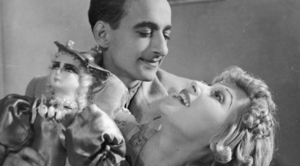  Ina Benita i Roman Zawistowski w przedstawieniu "Odrobina miłości" w Teatrze Malickiej w Warszawie w 1938 roku.  