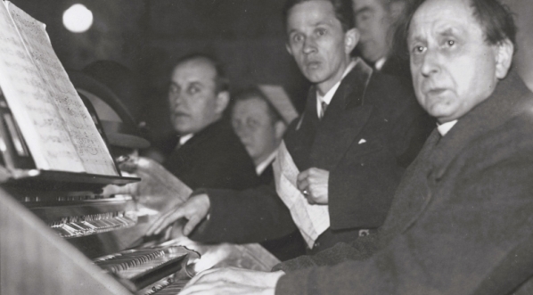  Feliks Nowowiejski podczas recitalu organowego w kościele Mariackim w 1935 roku.  