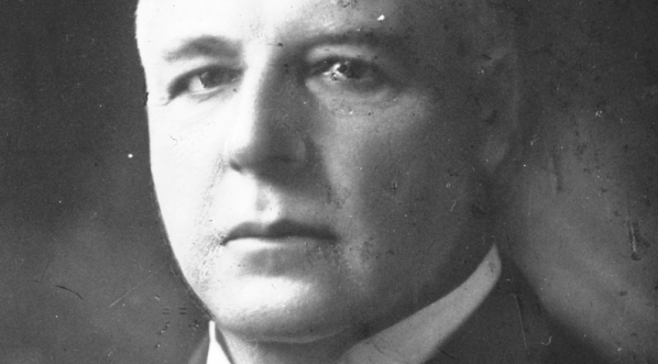  Julian Nowak - bakteriolog, profesor i rektor Uniwersytetu Jagiellońskiego.  