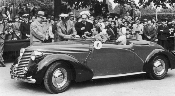  Pokaz i konkurs piękności samochodów zorganizowany przez Automobilklub Polski w parku im. Ignacego Jana Paderewskiego w Warszawie w maju 1939 r.  